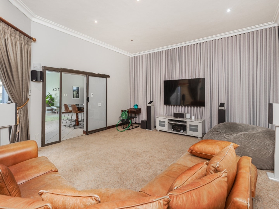 4 Bedroom Property for Sale in Kosmos Ridge North West